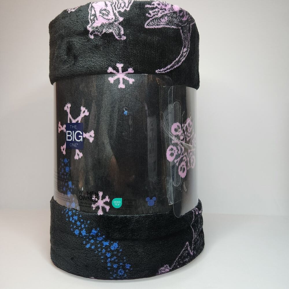 Disney Tim Burton's The Nightmare Before Christmas throw New with package